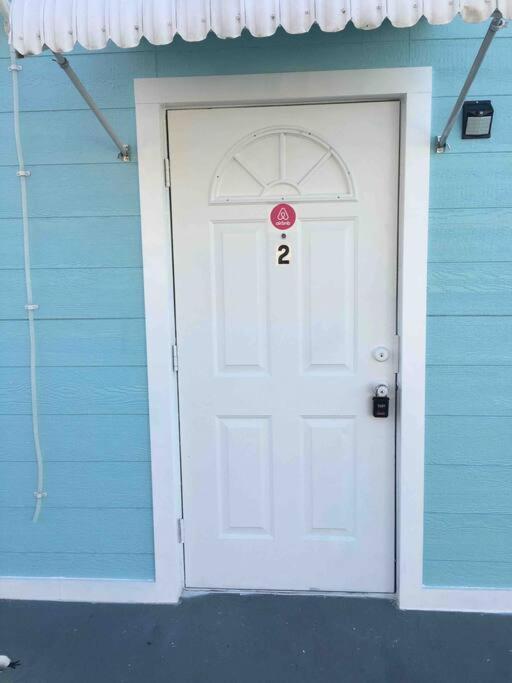 Sunshine Apartment Tampa Luaran gambar