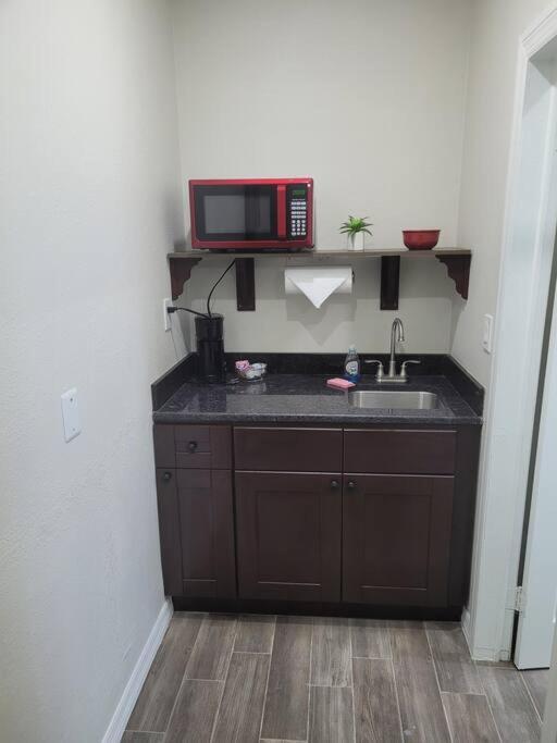 Sunshine Apartment Tampa Luaran gambar
